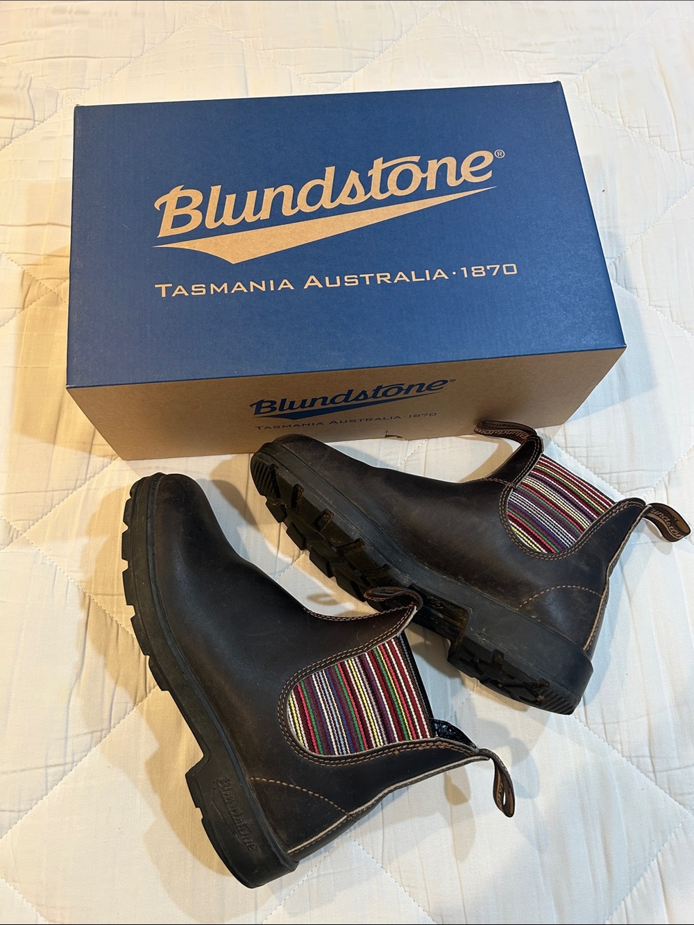 Blundstone Men's Dark Brown Leather Chukka Boots with Multicolor Striped Elastic
